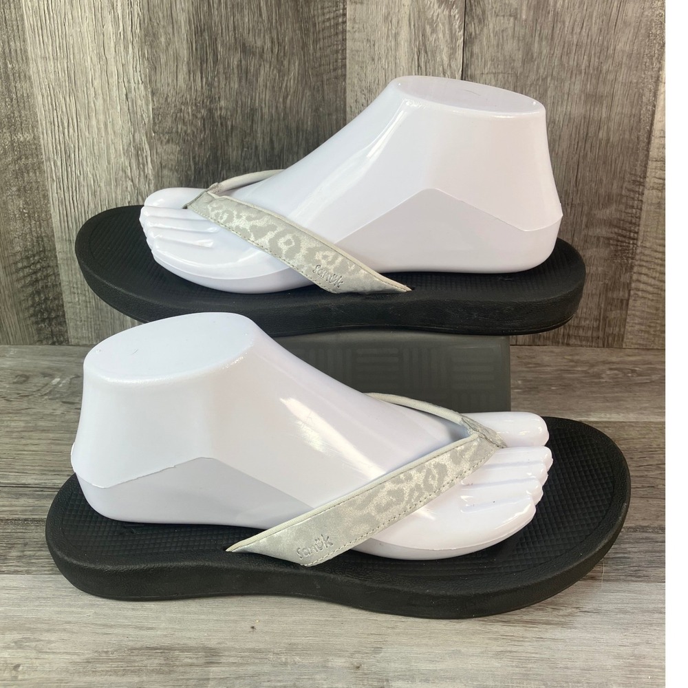 Sanuk Yoga Joy Womens 9 Flip Flops Black Silver Leopard Print Sandals 1165070